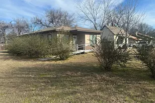 631 W Walker St, Denison, TX 75020 - Photo 6