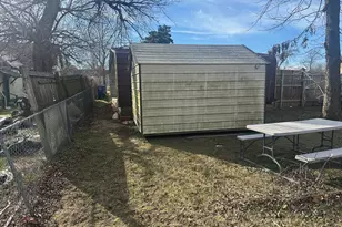 631 W Walker St, Denison, TX 75020 - Photo 10