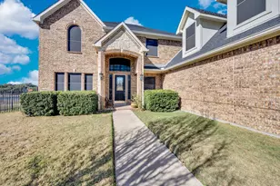 415 Breezeway Ct, Cedar Hill, TX 75104 - Photo 2