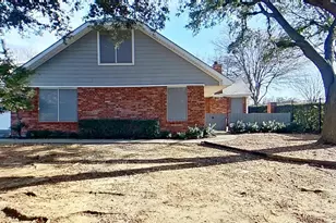 1004 Bridges Dr, Arlington, TX 76012 - Photo 2