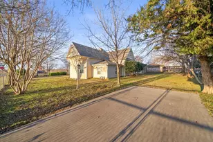 101 N 7th St, Krum, TX 76249 - Photo 26