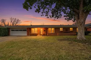 525 W Ridgewood Dr, Garland, TX 75041 - Photo 1