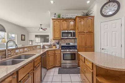 517 Acorn Court, Saginaw, TX 76179 - Photo 10