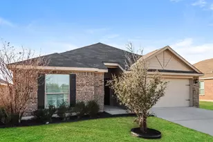 108 Magnolia Dr, Sanger, TX 76266 - Photo 2