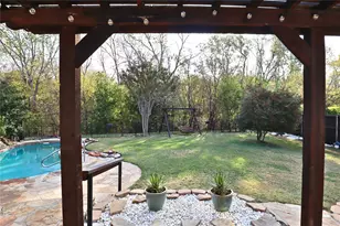 1706 Hollow Creek Ct, Garland, TX 75040 - Photo 2
