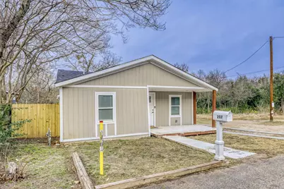 207 Young Street, Waxahachie, TX 75165 - Photo 2