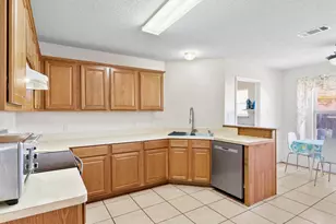 409 Huddleston Ct, Springtown, TX 76082 - Photo 10