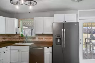 812 Jerry Ln, Bedford, TX 76022 - Photo 2