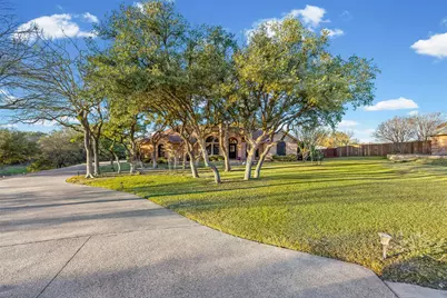 106 Manor Court N, Willow Park, TX 76087 - Photo 2