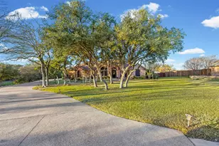 106 Manor Ct N, Willow Park, TX 76087 - Photo 2