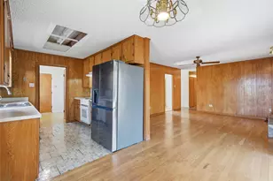 8701 Midway Dr, Woodway, TX 76712 - Photo 10