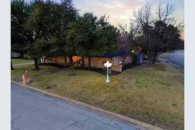 200 Hillview Drive, Hurst, TX 76054 - Photo 24