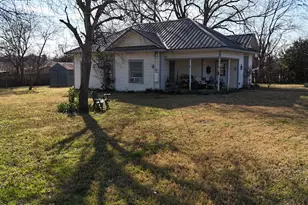 213 W Elred St, Burleson, TX 76028 - Photo 14