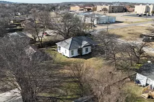 213 W Elred St, Burleson, TX 76028 - Photo 4