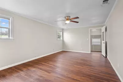 101 E Williams Street, Bowie, TX 76230 - Photo 6