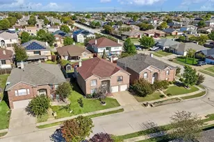 225 Quail Trail Ln, Arlington, TX 76002 - Photo 2