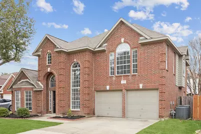 5809 Chatsworth Court, Arlington, TX 76018 - Photo 2