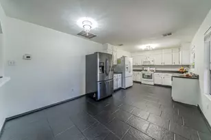 3119 Paolo Dr, Grand Prairie, TX 75052 - Photo 6