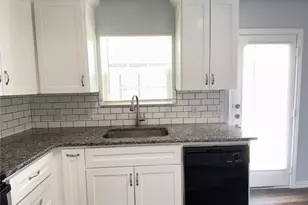 924 E Annie St, Fort Worth, TX 76104 - Photo 12