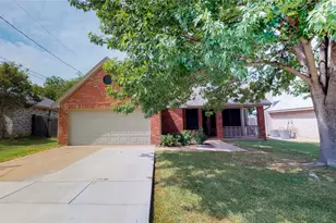 821 Meadowdale Rd, Arlington, TX 76017 - Photo 1