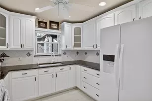 10329 Lake Garden Dr, Dallas, TX 75218 - Photo 20