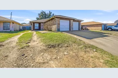 6833 S Creek Drive, Fort Worth, TX 76133 - Photo 2