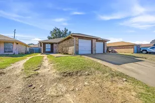 6833 S Creek Dr, Fort Worth, TX 76133 - Photo 2