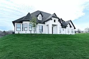 1107 Lily Ct, Grand Prairie, TX 75104 - Photo 1