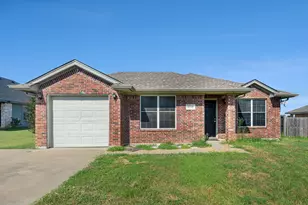 408 Mesquite Dr, Rio Vista, TX 76093 - Photo 1