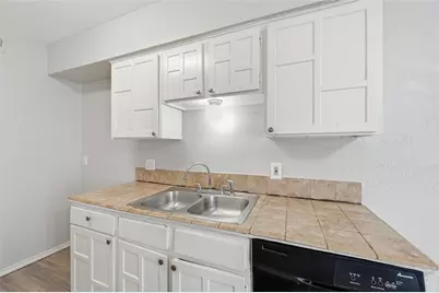 1718 Dorchester Drive, Arlington, TX 76014 - Photo 6