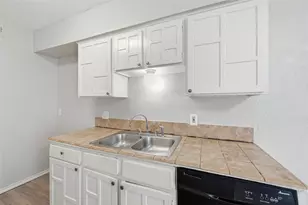 1718 Dorchester Dr, Arlington, TX 76014 - Photo 6