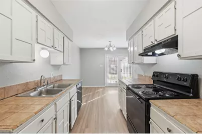 1718 Dorchester Drive, Arlington, TX 76014 - Photo 8