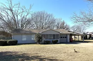 645 N Center St, Blossom, TX 75416 - Photo 2