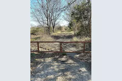 645 N Center Street, Blossom, TX 75416 - Photo 24