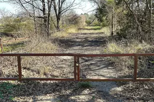 645 N Center St, Blossom, TX 75416 - Photo 24