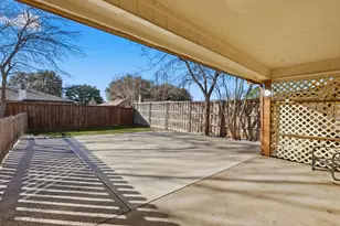 1404 Storm Ct E, Bedford, TX 76022 - Photo 30