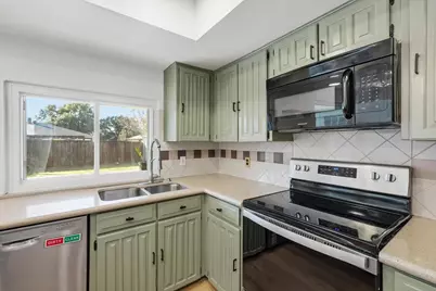 1404 Storm Court E, Bedford, TX 76022 - Photo 12