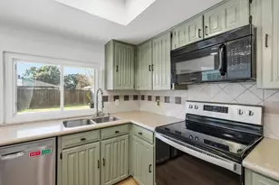 1404 Storm Ct E, Bedford, TX 76022 - Photo 12