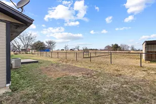 1223 Yowell Rd, Whitesboro, TX 76273 - Photo 24