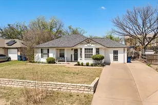 1709 W Doyle St, Granbury, TX 76048 - Photo 4