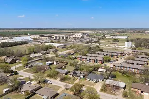 1709 W Doyle St, Granbury, TX 76048 - Photo 32