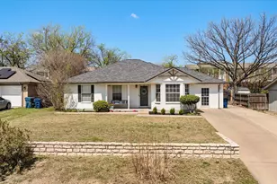 1709 W Doyle St, Granbury, TX 76048 - Photo 2