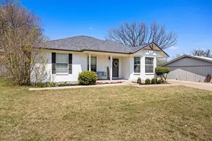 1709 W Doyle St, Granbury, TX 76048 - Photo 36