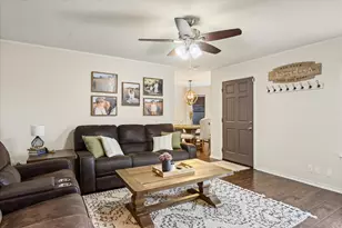 1709 W Doyle St, Granbury, TX 76048 - Photo 4