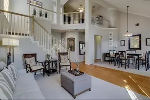 120 Stonecreek Dr, Irving, TX 75063 - Photo 2