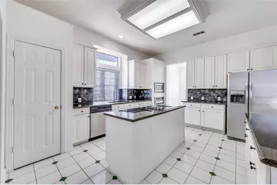 9611 Cliffside Drive, Irving, TX 75063 - Photo 10