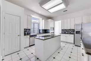 9611 Cliffside Dr, Irving, TX 75063 - Photo 10