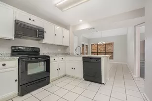 2921 Menlo Park Ln, Carrollton, TX 75007 - Photo 10