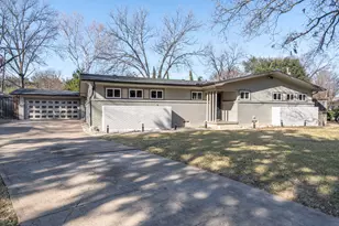 6527 Axton Cir, Dallas, TX 75214 - Photo 2