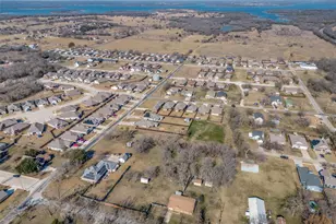 500 Eddleman St, Pilot Point, TX 76258 - Photo 2